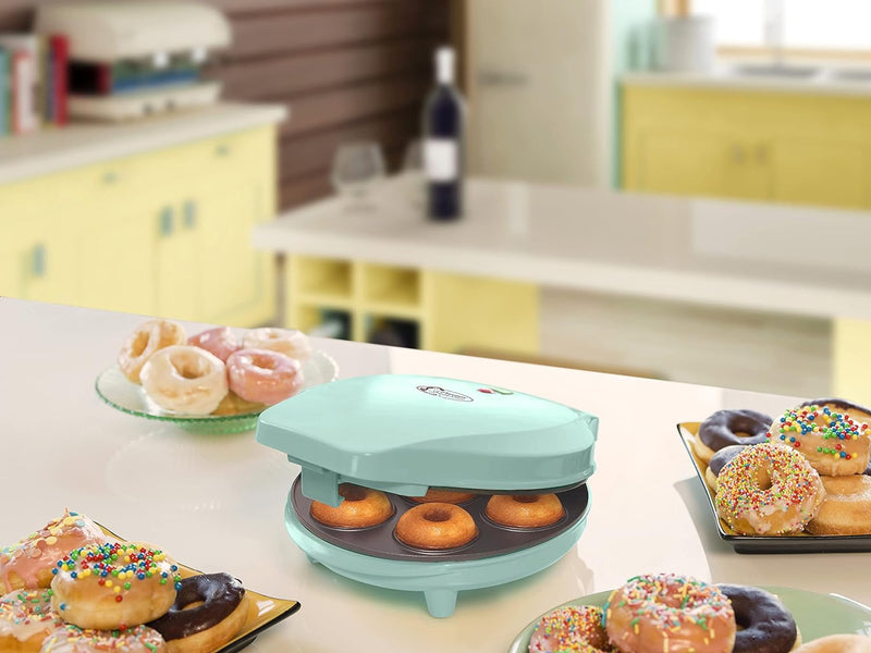 Bestron Donut Maker im Retro Design, Mini-Donut Maker für 7 kleine Donuts, inkl. Backampel & Antihaf