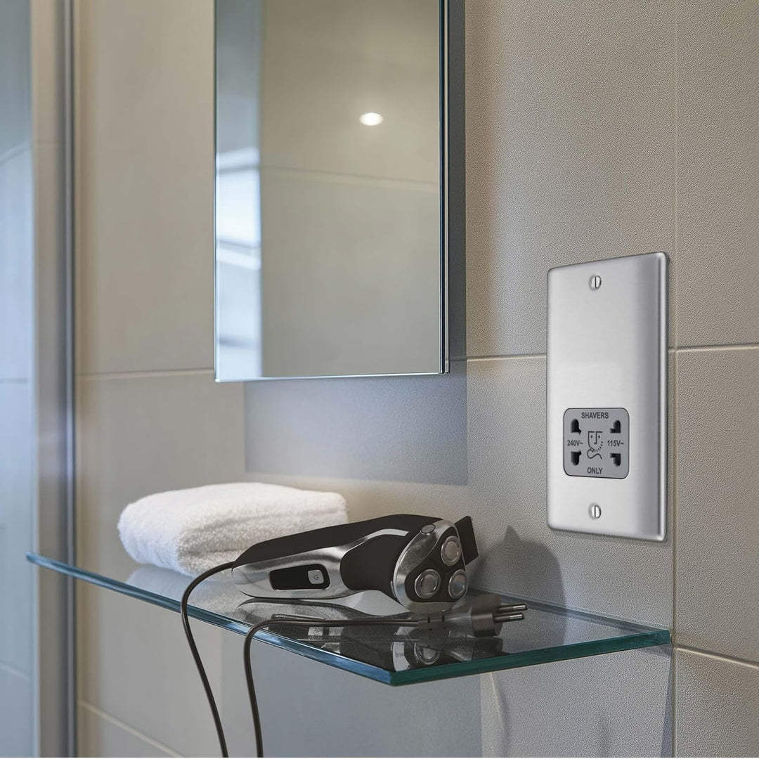 BG Electrical NBS20G-01 115- und 230-Volt-Rasierersteckdose, spannungsumschaltbar, gebürsteter Stahl