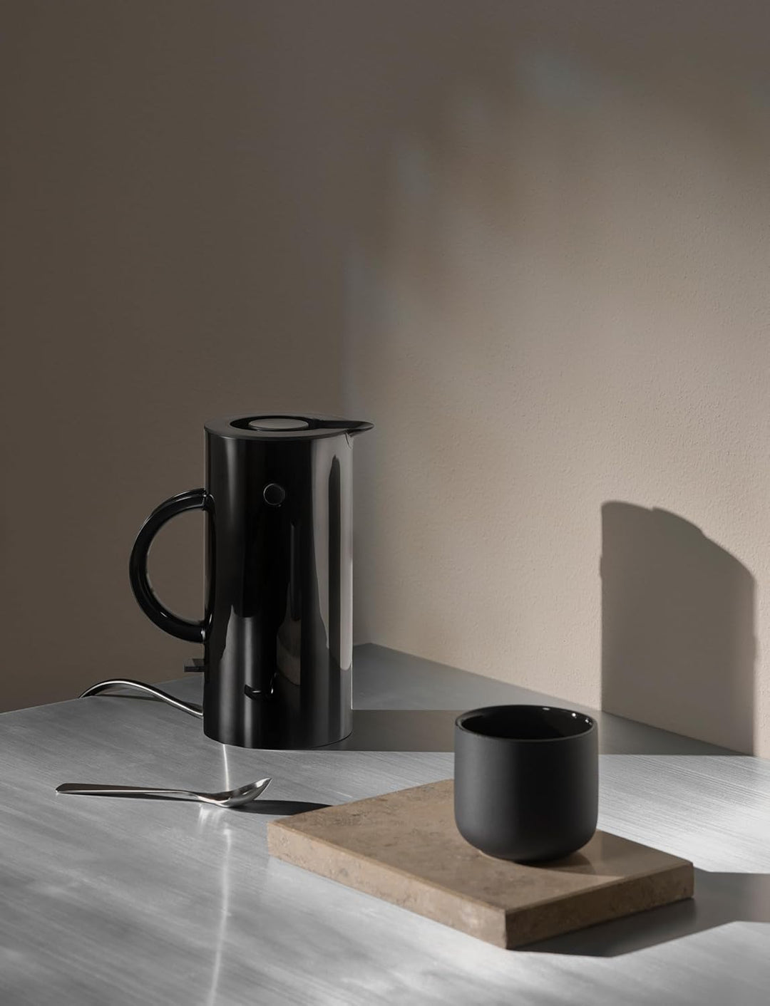 Stelton Wasserkocher Mini EM77 - Elektrischer Kocher, Wasserkessel, Teekanne - Schnell kochend, nied