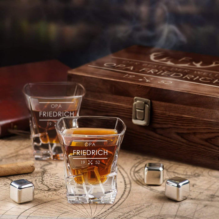Maverton Whisky Steine Set - in Holzbox mit Gravur - 8 Eiswürfel + 2 Whisky Gläser + Zange + Samtbeu