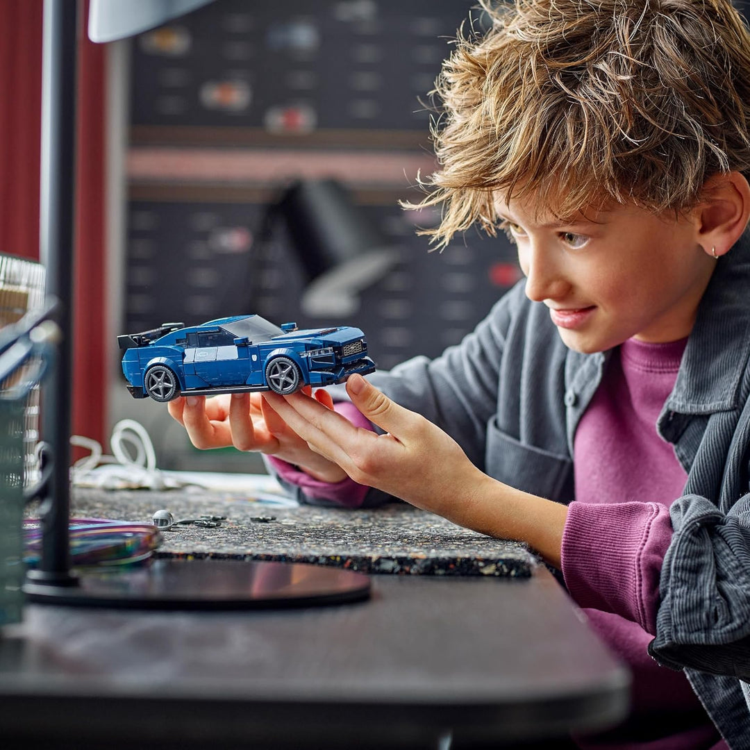 LEGO Speed Champions Ford Mustang Dark Horse Sportwagen, Auto-Spielzeug mit Minifigur zum Bauen, Spi