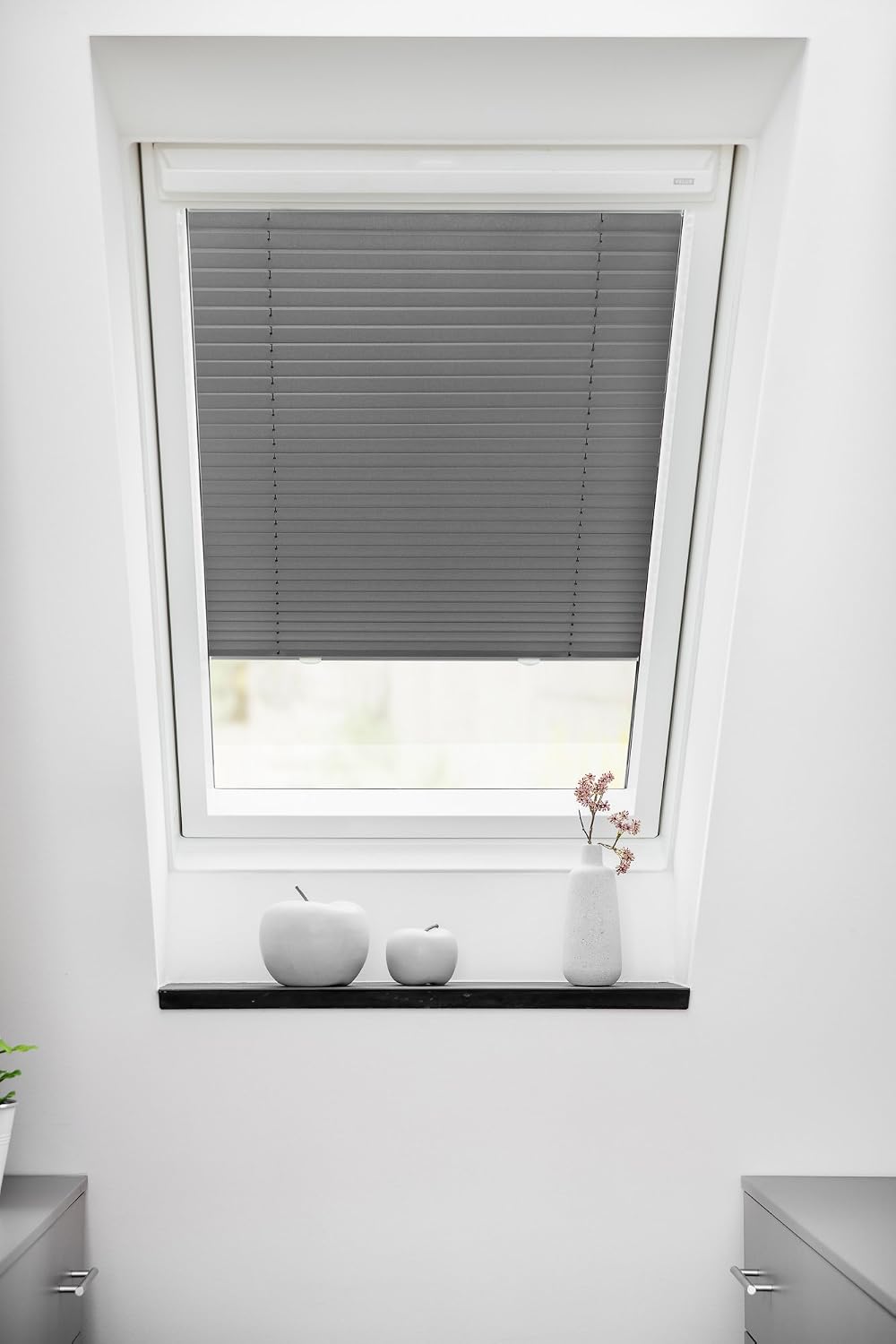 Lichtblick Dachfenster Plissee Haftfix, ohne Bohren, mit Saugnäpfen, für Veluxdachfenster, Fensterpl