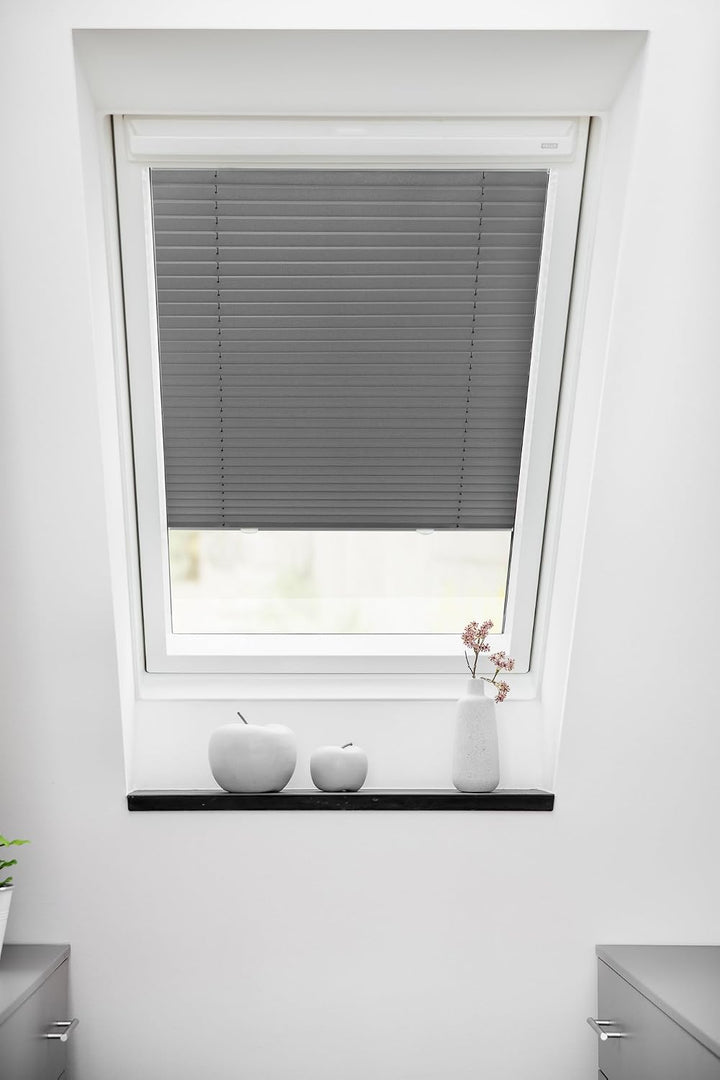 Lichtblick Dachfenster Plissee Haftfix, ohne Bohren, mit Saugnäpfen, für Veluxdachfenster, Fensterpl
