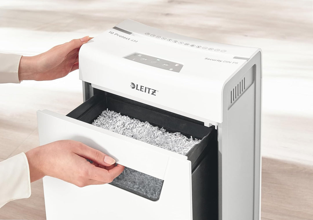 Leitz IQ 4M Premium Aktenvernichter P5 fürs Büro und Zuhause, Mikroschnitt, 4 Blatt, 14l-Abfallbehäl