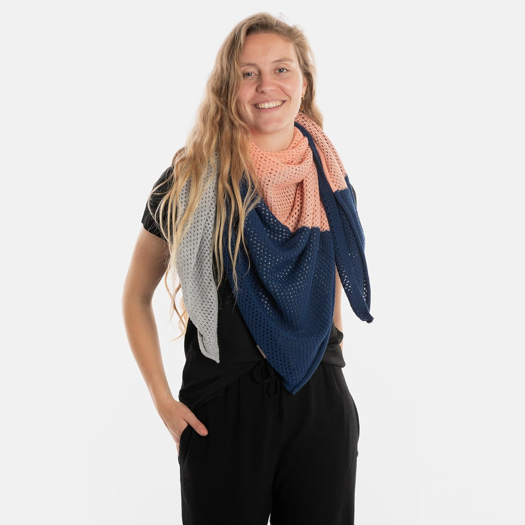KNIT FACTORY - Lacey Stricktuch - Quadratisches Halstuch aus 30% Wolle und 70% Polyacryl - Umschlagt