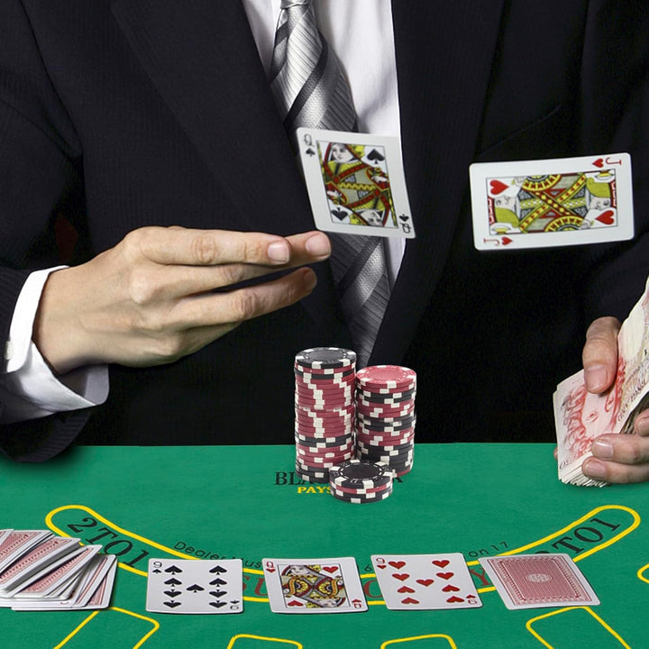 HOMASIS Pokerset mit 500 Chips, Poker Koffer mit 2 Kartendecks, 5 Würfel, Kasino-Matte, 3 Dealer But
