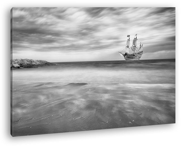 Segelschiff im blauen Meer an der Küste Format: 80x60 Effekt: Schwarz/Weiss als Leinwandbild, Motiv