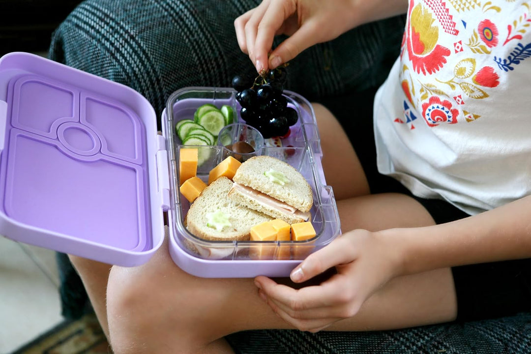 Yumbox Panino auslaufsichere Bento-Box, Sandwich-Grösse, passend für ein Sandwich plus Seiten, 3 Fäc