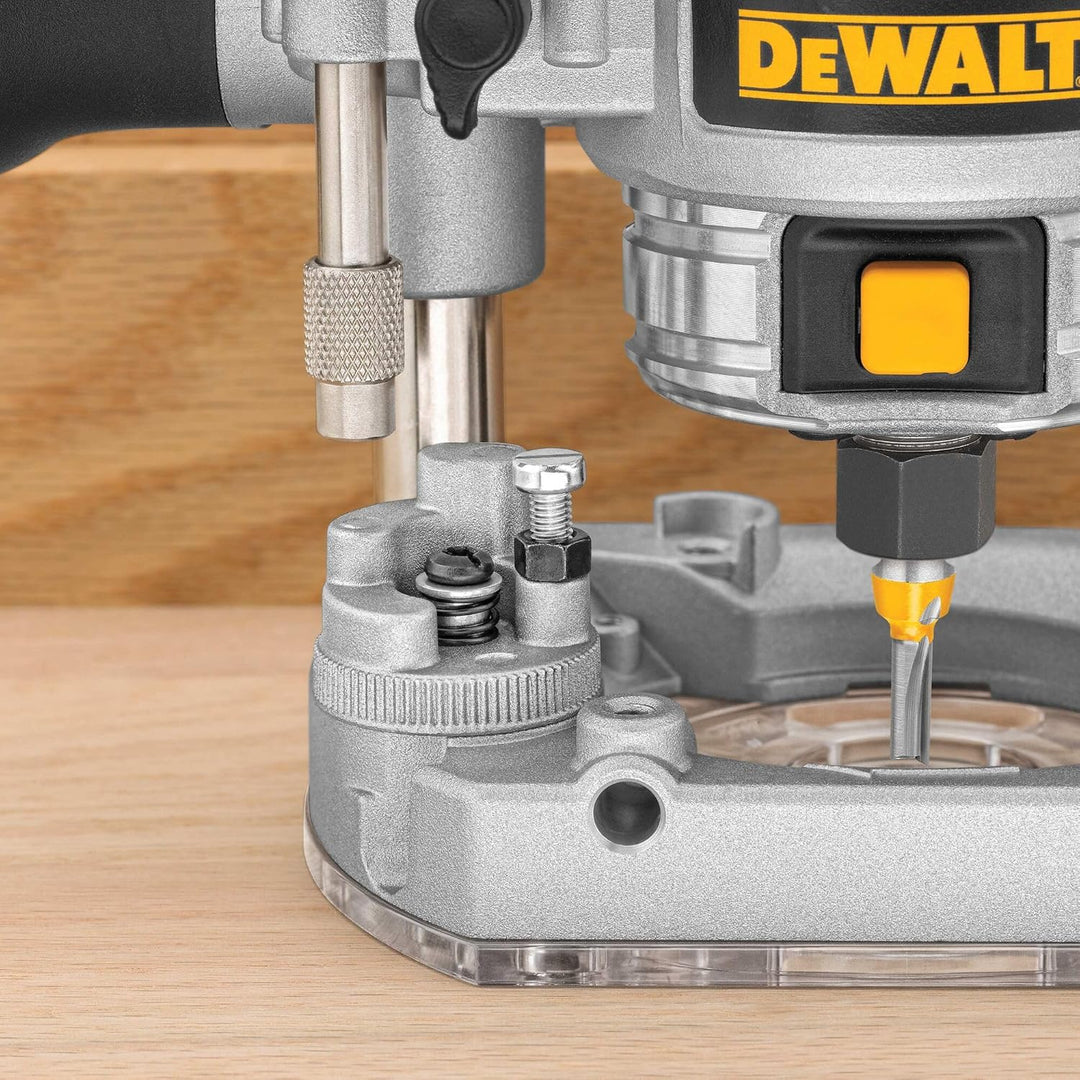 DEWALT 900 Watt Oberfräse D26203-QS