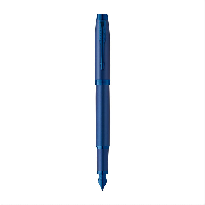 Parker IM Monochrome Füller | Oberfläche und Zierteile in Blau | Füllfederhalter mit mittlerer Feder