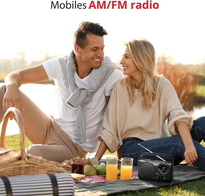 AKAI Tragbares AM/FM Radio mit Bluetooth, USB und AUX Klassisch, Robust und einfach in der Bedienung