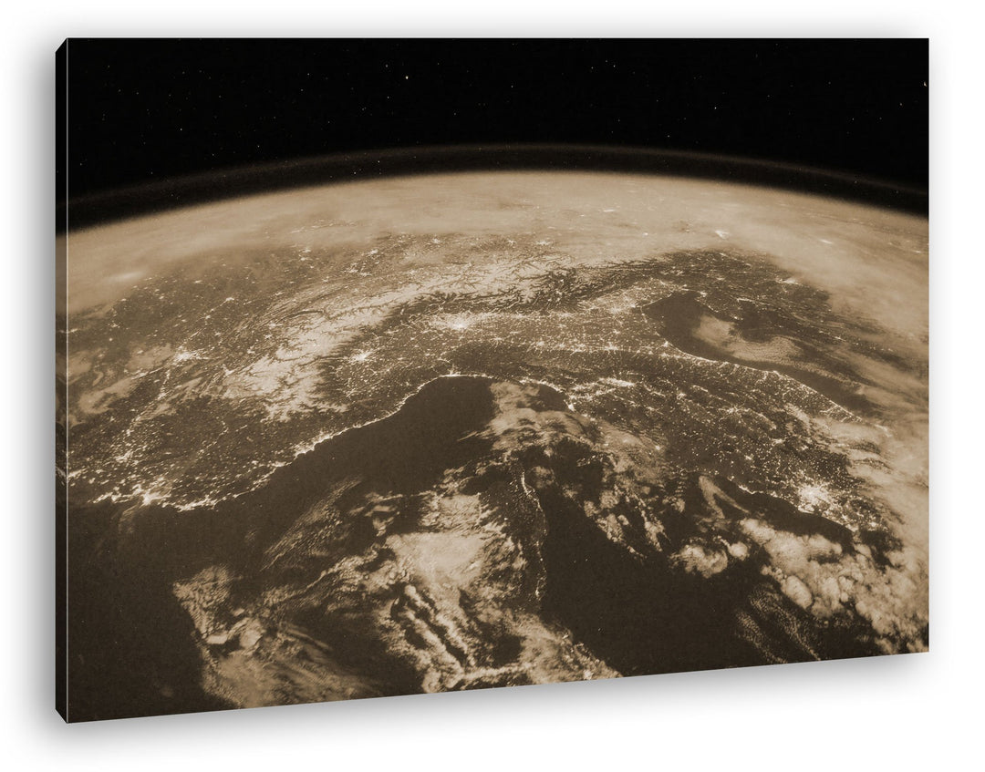 Sicht aus der ISS auf die Erde Format: 80x60 Effekt: Sepia als Leinwandbild, Motiv fertig gerahmt au