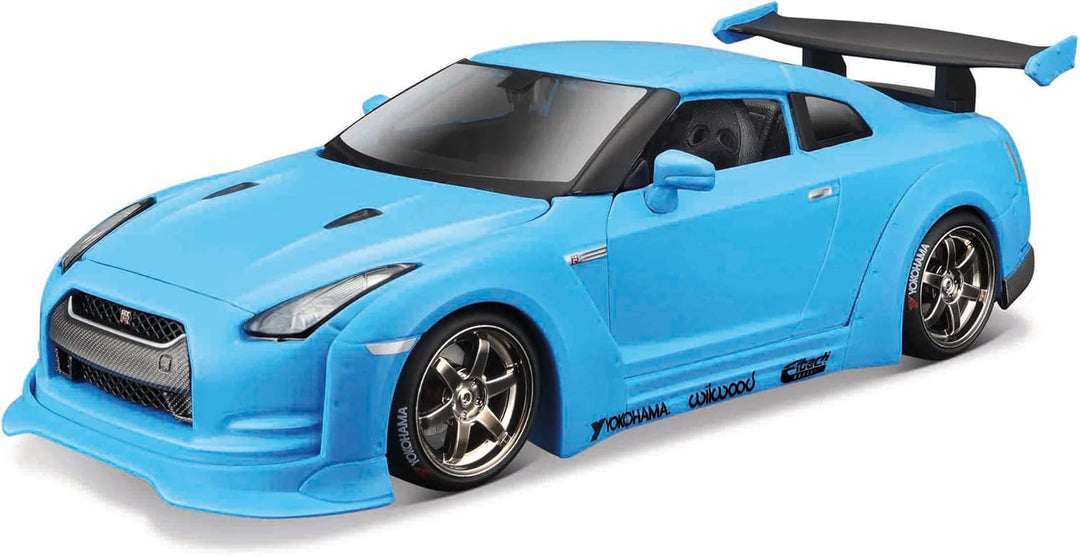 Maisto M32526B 1:24 Design Collection 2009 Nissan GT-R, farbig Sortiert