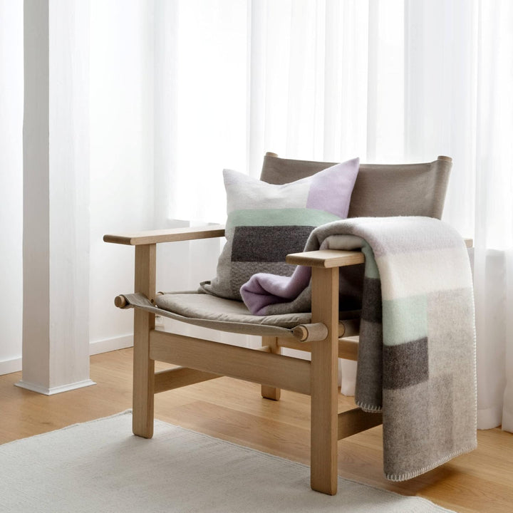 RØROS TWEED - Mikkel - Wolldecke aus norwegischer Lammwolle - Design von Kristine Five Melvær - Deck