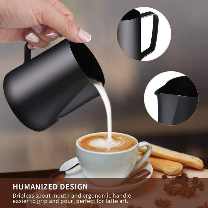TechKen Milchkännchen,Milchkanne Edelstahl, Barista Zubehör Kaffee Milch Kännchen für Espresso Cappu
