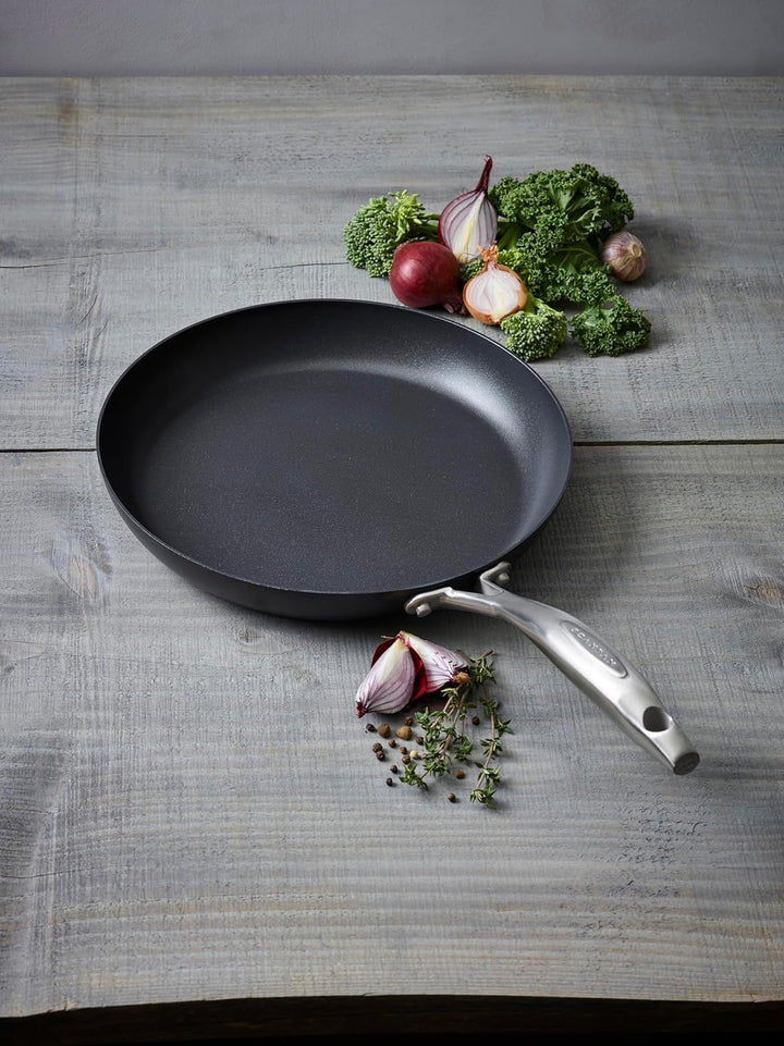 SCANPAN SC68002403 Pro IQ Antihaft-Pfanne, Schwarz 24 cm Mit Hülle, 24 cm Mit Hülle