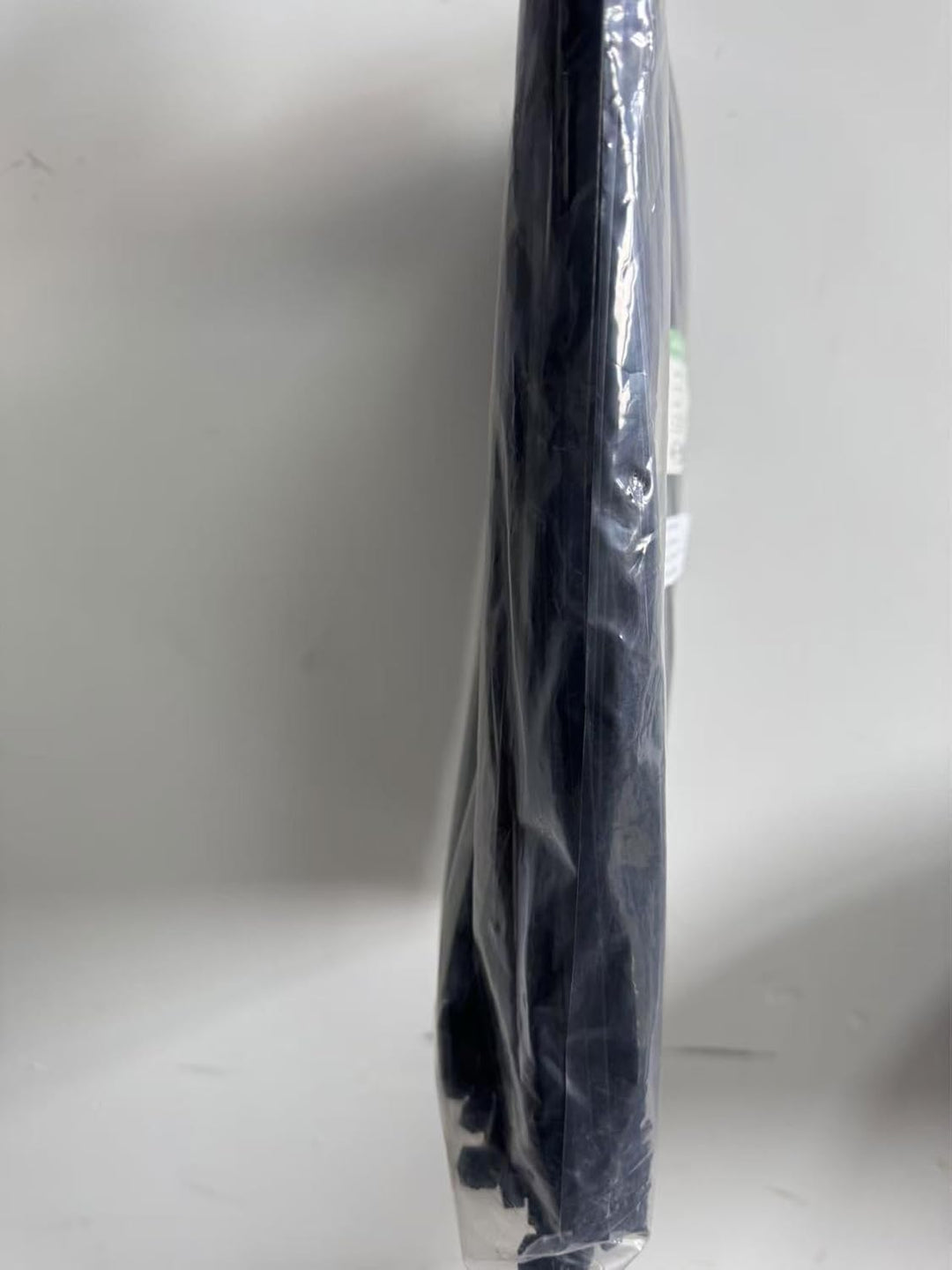 XINGO 1000 Stück Kabelbinder Schwarz, 300mm x 4.8mm, 22,7 kg Zugfestigkeit, UV-beständig, Selbstsich