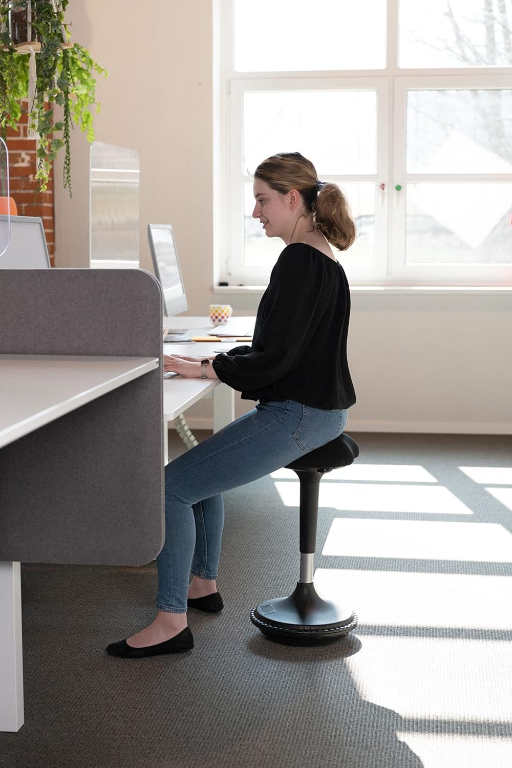 Unilux Moove Ergonomischer Bürohocker, Höhenverstellbarer Sitzhocker mit integriertem Bewegungsfeedb