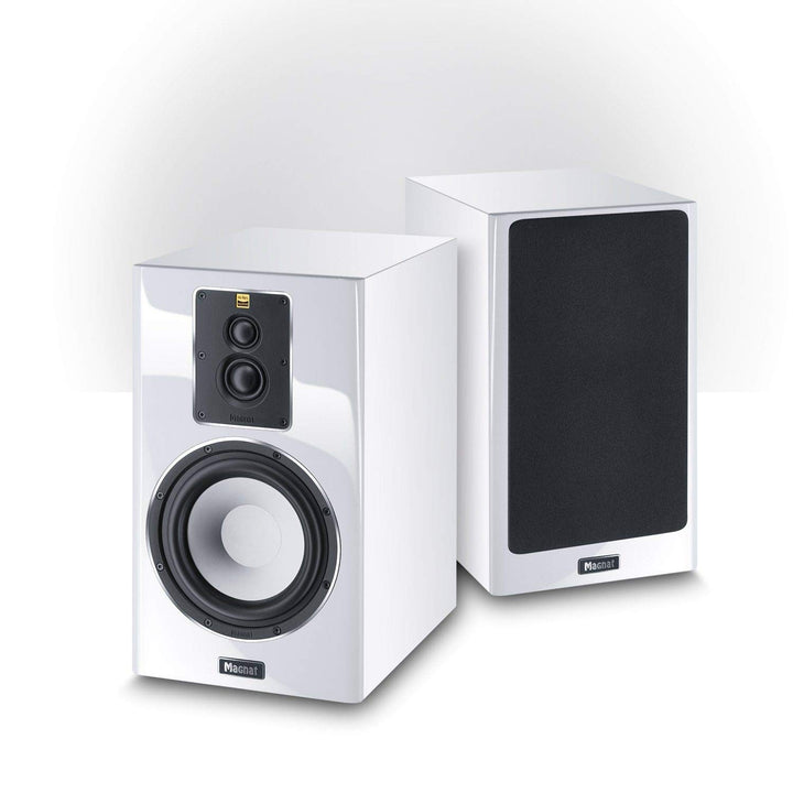 Magnat Signature 703, weiss, 1 Paar - dynamischer 3-Wege Regal-Lautsprecher mit edler Hochglanz-Fron