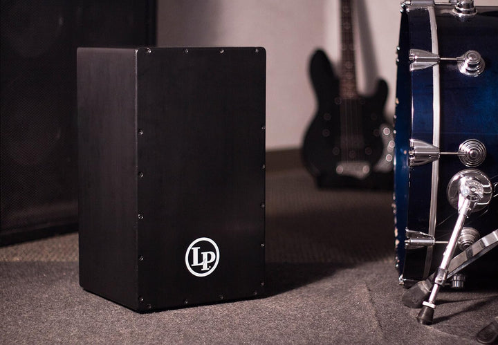 LP Latin Percussion Cajon Black Box 19" x 11" x 10,13" Front: Baltische Birke, Korpus: MDF, Typ: Wir