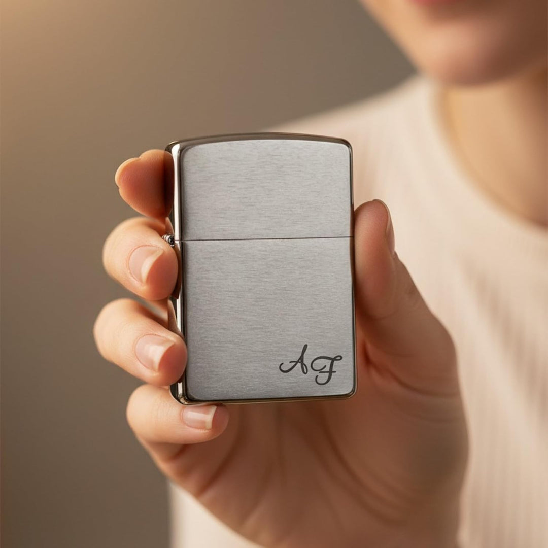 Zippo Benzinfeuerzeug mit Initialen Gravur Chrome Brushed Wunschgravur personalisiert Name Personali