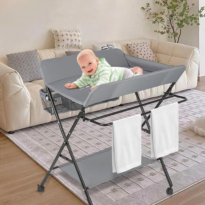Baby Wickelkombi - klappbare Wickelkommode, mobiler Wickeltisch mit Wickelauflage, Sicherheitsgurt u