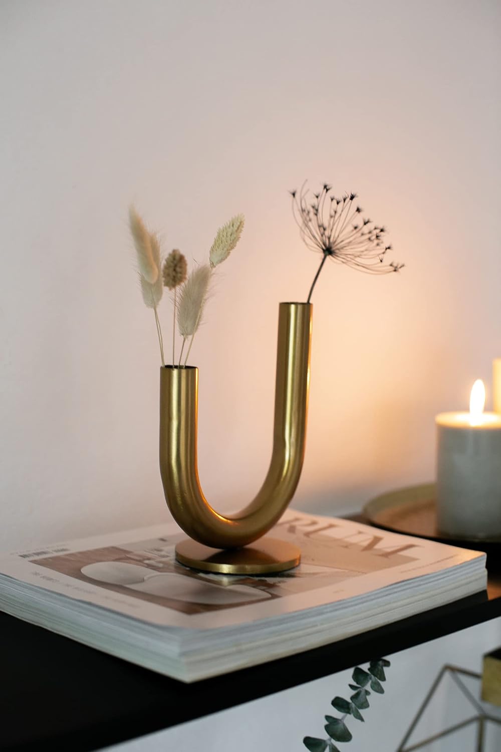 LaLe Living Vase Ajala in Gold U-förmig asymmetrische mit doppelseitiger Öffnung, 18 x 15 cm aus Eis
