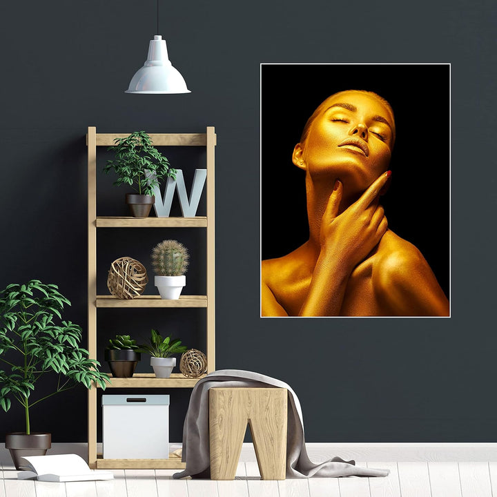 wandmotiv24 Poster als Wanddeko, Grösse 80x60cm, Gold Collection, Frau in Gold, rote Nägel, Edel, Gl