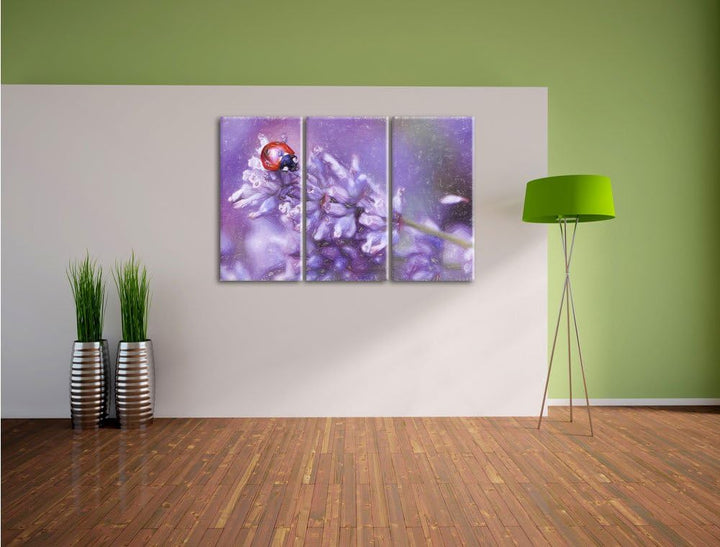 Pixxprint Kleiner Marienkäfer auf Lavendel Kunst Buntstift Effekt 3-Teiler Leinwandbild 120x80 Bild