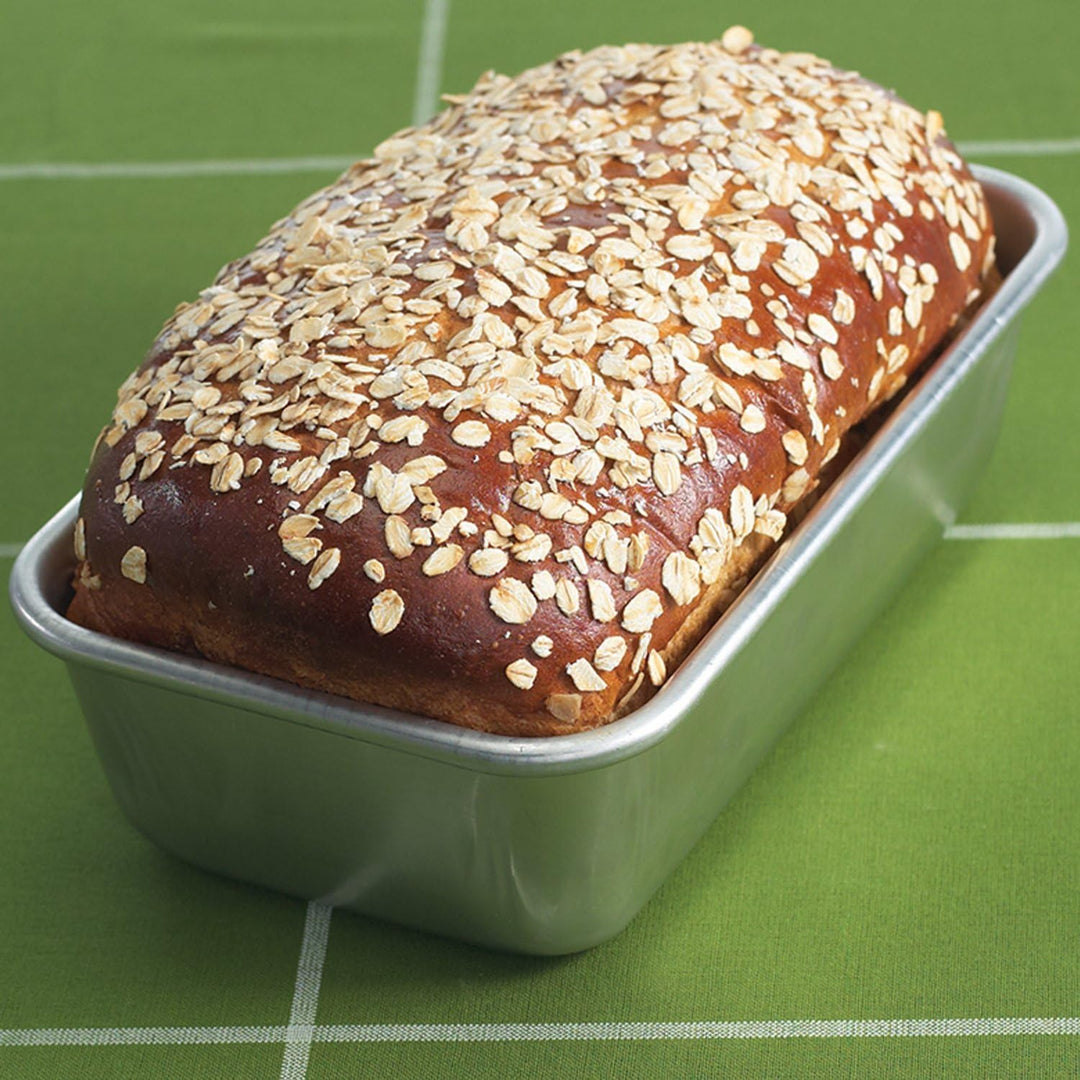 Nordic Ware Kastenform aus natürlichem Aluminium, L 22,9 cm, B 13,5 cm, H 7 cm, silberfarben, Silber