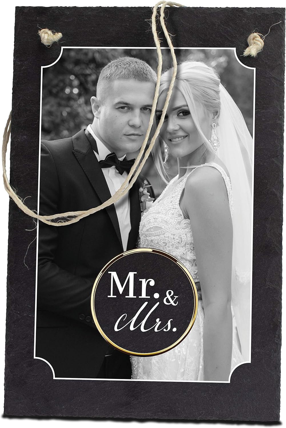 wandmotiv24 Schiefertafel Hochzeit Mr. & Mrs., Aufhängeschild mit Strick, Personalisierbar Digitaldr