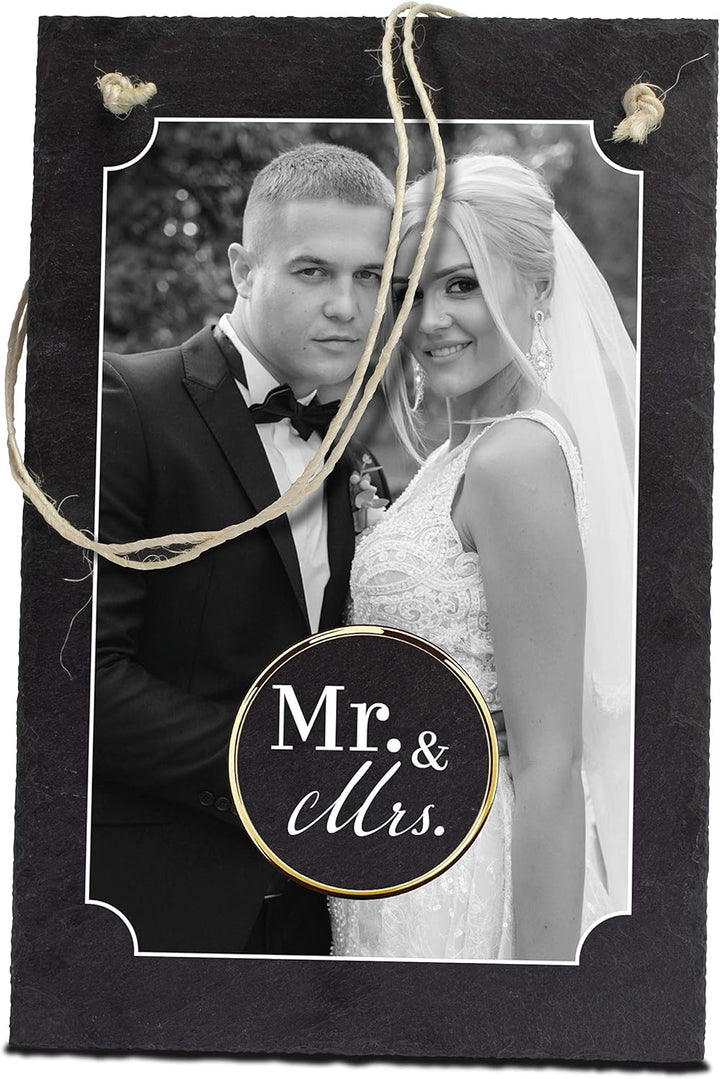 wandmotiv24 Schiefertafel Hochzeit Mr. & Mrs., Aufhängeschild mit Strick, Personalisierbar Digitaldr