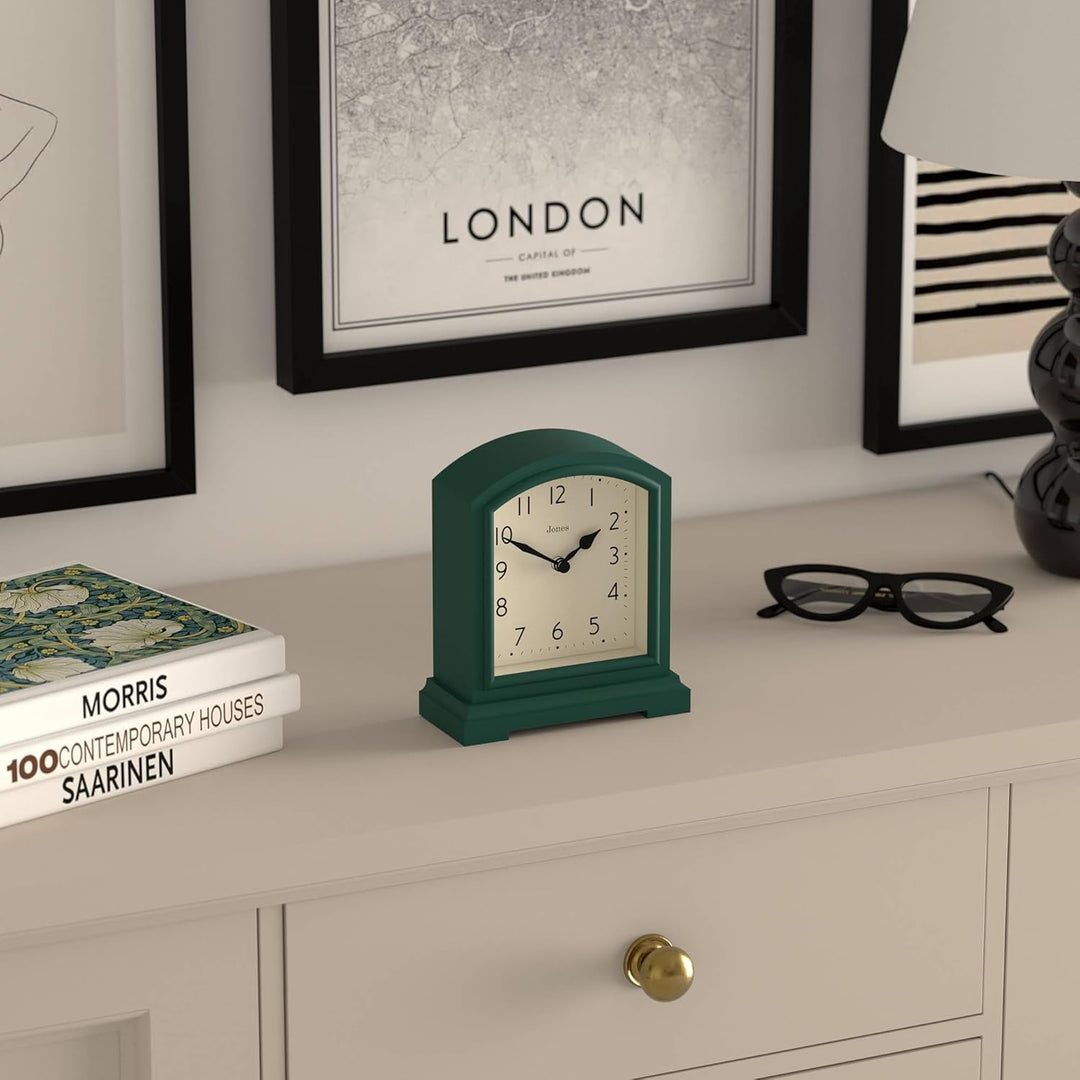JONES CLOCKS® Tavern Kaminuhr | Modernes Bogenoberdesign | Dunkelgrün | Zeitgenössischer klassischer