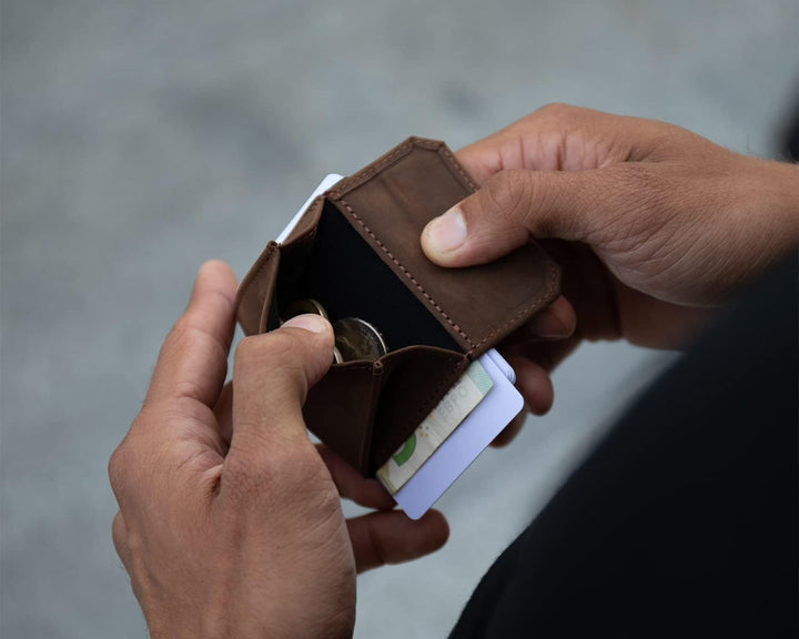 Jaimie Jacobs Nano Boy Pocket mit Gravur Slim Wallet Minimalistische Geldbörse mit Münzfach (Büffell