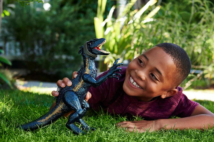 Jurassic World Dinosaurierfigur Indoraptor Track N Attack mit Ausrüstung für die Verfolgung und 3 An