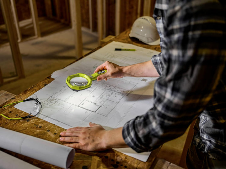 RYOBI 4 V USB-LITHIUM Akku-Lupenleuchte RML4-120G, 240 Lumen, inkl. 1 x 4 V 2,0 Ah Lithium Akku und