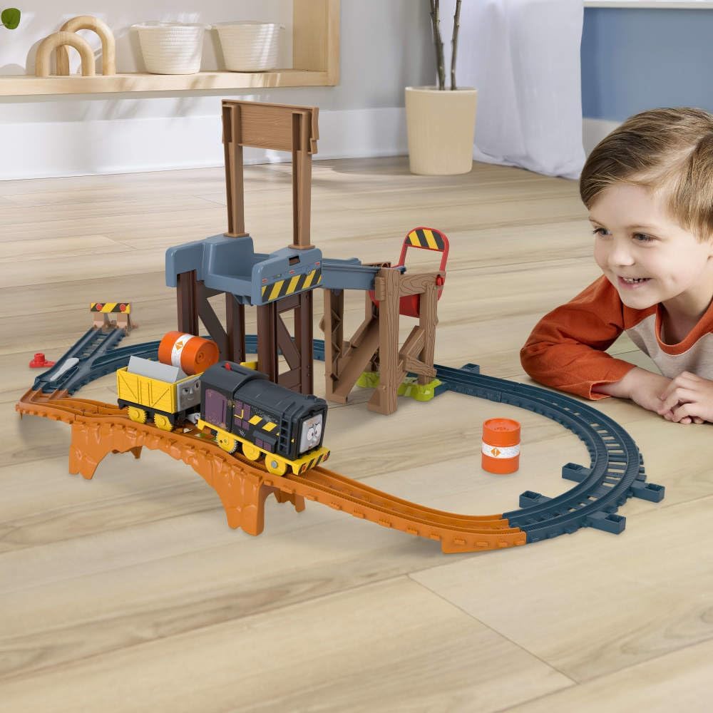 Thomas & Friends batteriebetriebenes Spielzeugeisenbahn-Set Diesels Baustellen-Set mit Schienen und