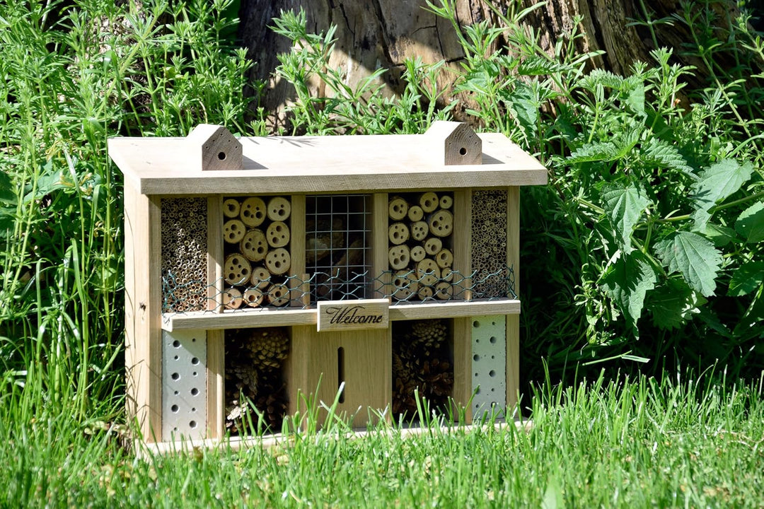 LUXUS-INSEKTENHOTELS 22625e "Landsitz Superior" aus massivem Eichenholz - Design Wildbienenhotel - I