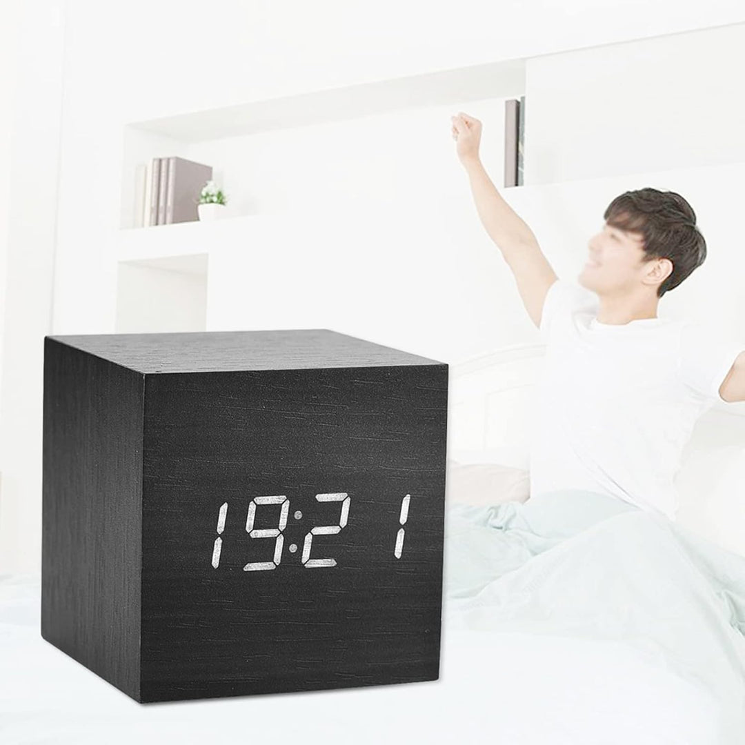 Digitale LED-Uhr, Digitaler Holzwecker, Digitaler Wecker Tischuhr mit Sprachsteuerungsfunktion für S
