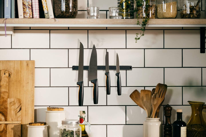 Fiskars Wandmagnet für Messer, Länge: 32 cm, Metall/Kunststoff, Functional Form, Schwarz/Silber, 100