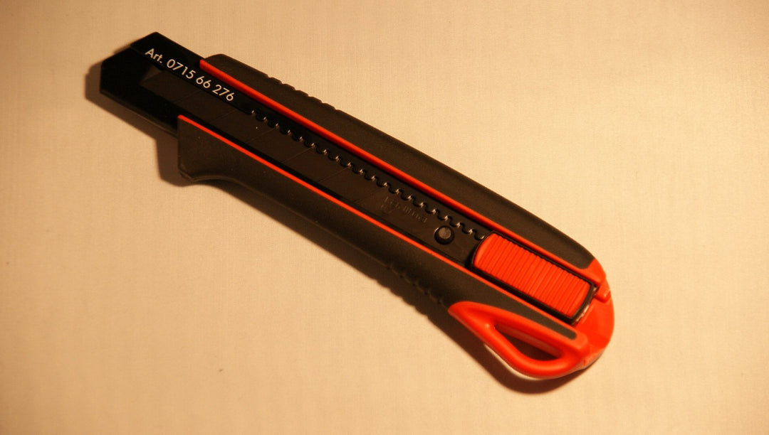 Würth Cuttermesser 25mm Extrem stabil rutschfester 2K Griff robuste Klingenführung Top Qualität Univ