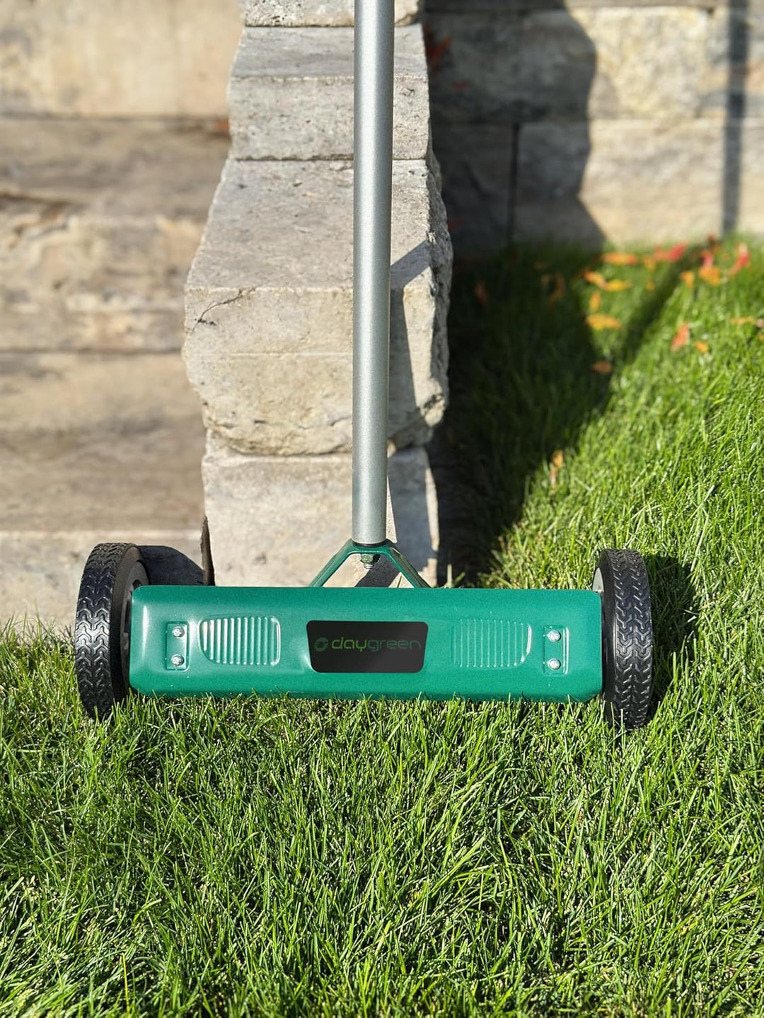 DAYGREEN Hand-Vertikutierer VT-32 | Moos und Unkrautentferner mit 11 Edelstahlmessern | 32 cm Arbeit