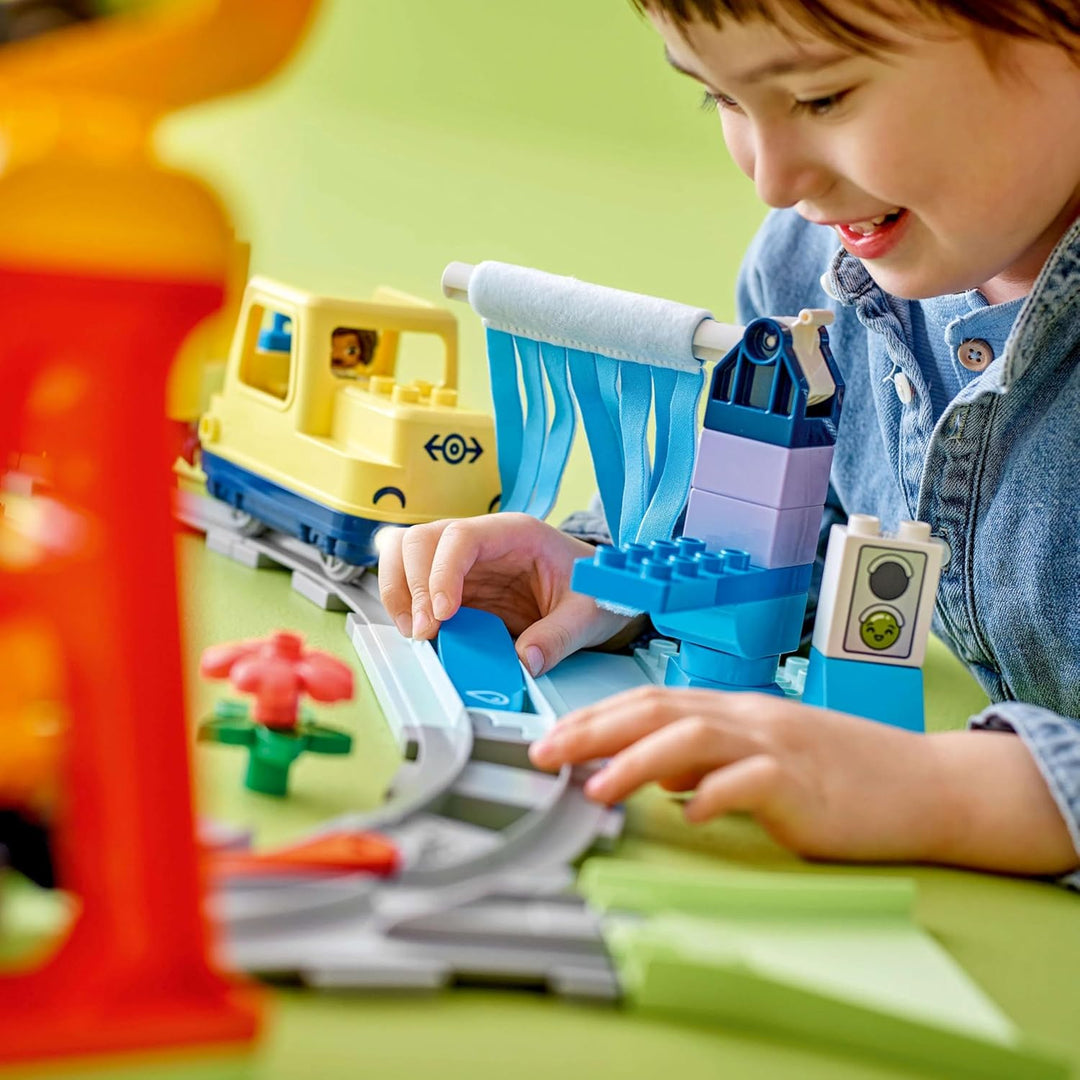 LEGO DUPLO Town Grosse interaktive Eisenbahn, Bauspielzeug für Kleinkinder ab 3 Jahren, Push & Go Lo