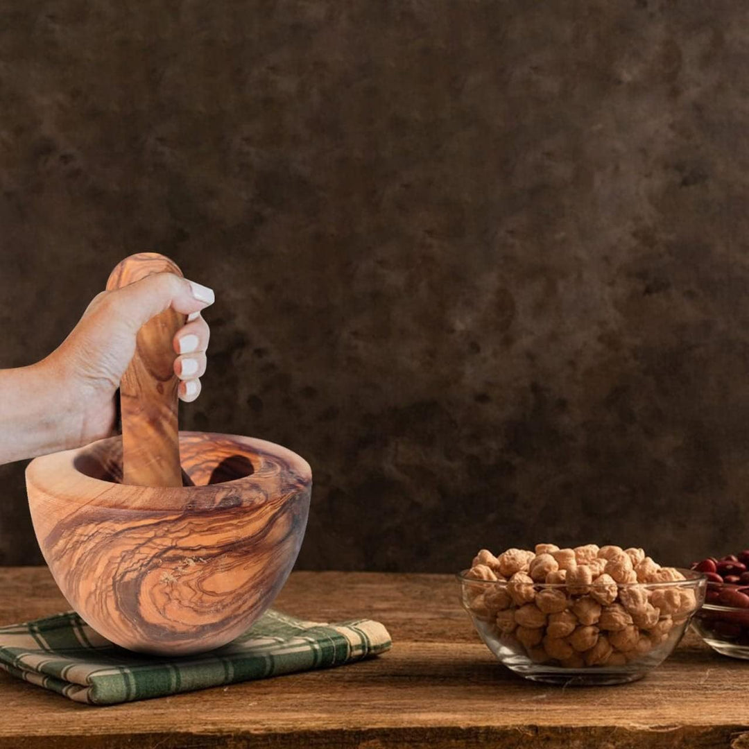 Mörser mit Stössel aus Olivenholz, Kräutermörser, handgefertigt mit Naturrand, Küchenmörser Holzmörs