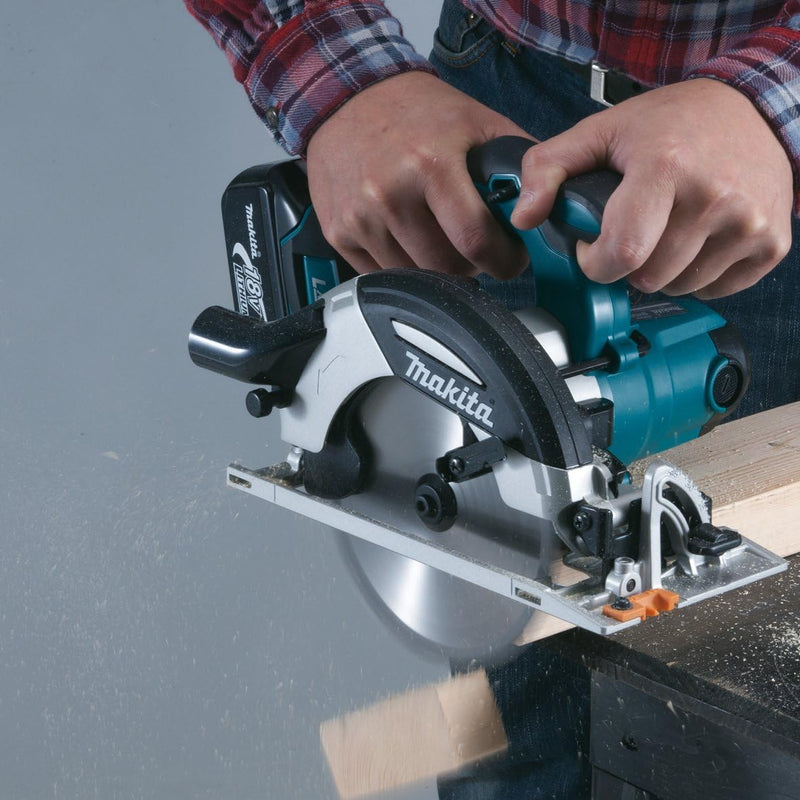 Makita Akku-Handkreissäge 66 mm, (18 V), DHS630Y1J, Schwarz, Blau, ohne Ladegerät im MAKPAC