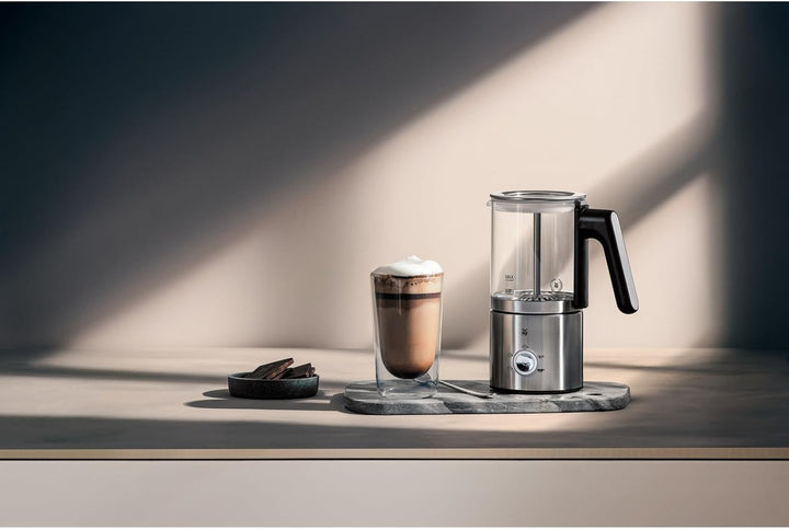 WMF Lono Glas Milchaufschäumer elektrisch, 150-250 ml, 650 Watt, Frappe Mixer, Touch-Display, für Mi