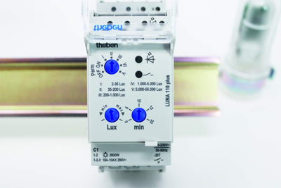 Theben LUNA 110 plus EL Analoger Dämmerungsschalter mit externem Lichtsensor und einstellbarer Ein-/