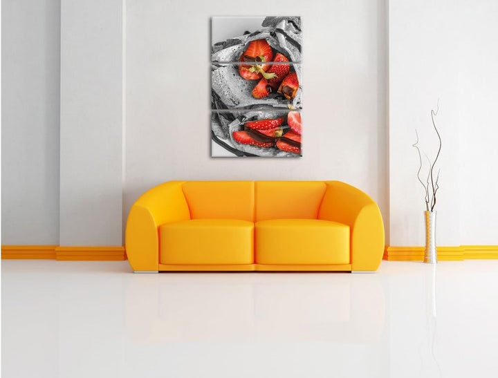 Pixxprint leckere Crepes mit Erdbeeren und Schokoglasur schwarz/weiss 3-Teiler Leinwandbild 120x80 B