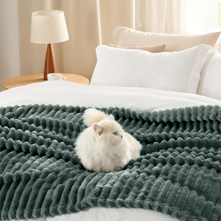 BEDSURE kuscheldecke 220x240 - Tagesdecke, Wolldecke & Fleecedecke, Sofadecke, Weiche Warme Grobe Ko