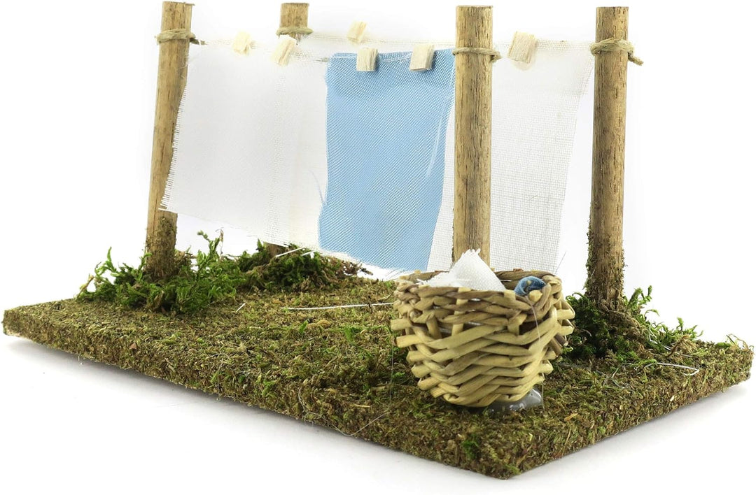 Bertoni Miniatur Szene mit Kleidung zum Aufhängen, Holz, Mehrfarbig, 15 x 14 x 14 cm